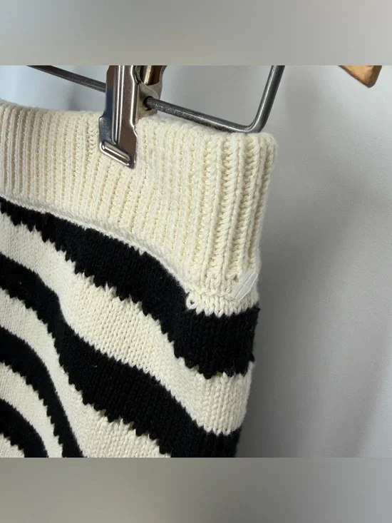 ALTAR’D STATE Scalloped Hem Striped Knit Sweater Shorts Ivory & Black Size XL - Picture 5 of 7